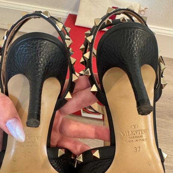 Valentino Garavani Rockstud Cage 65mm in Black and gold hardware - Picture 7 of 17